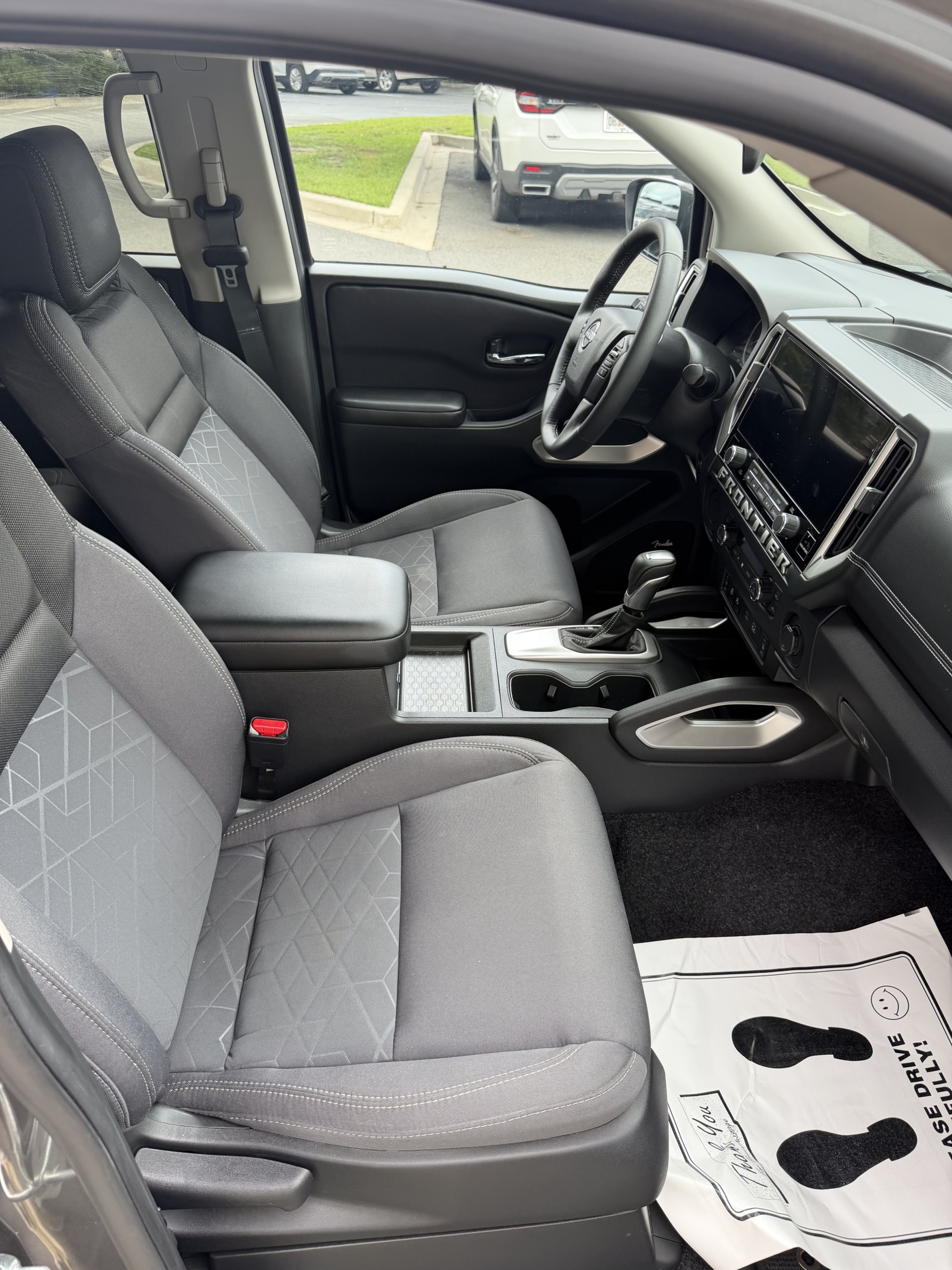 2025 Nissan Frontier photo