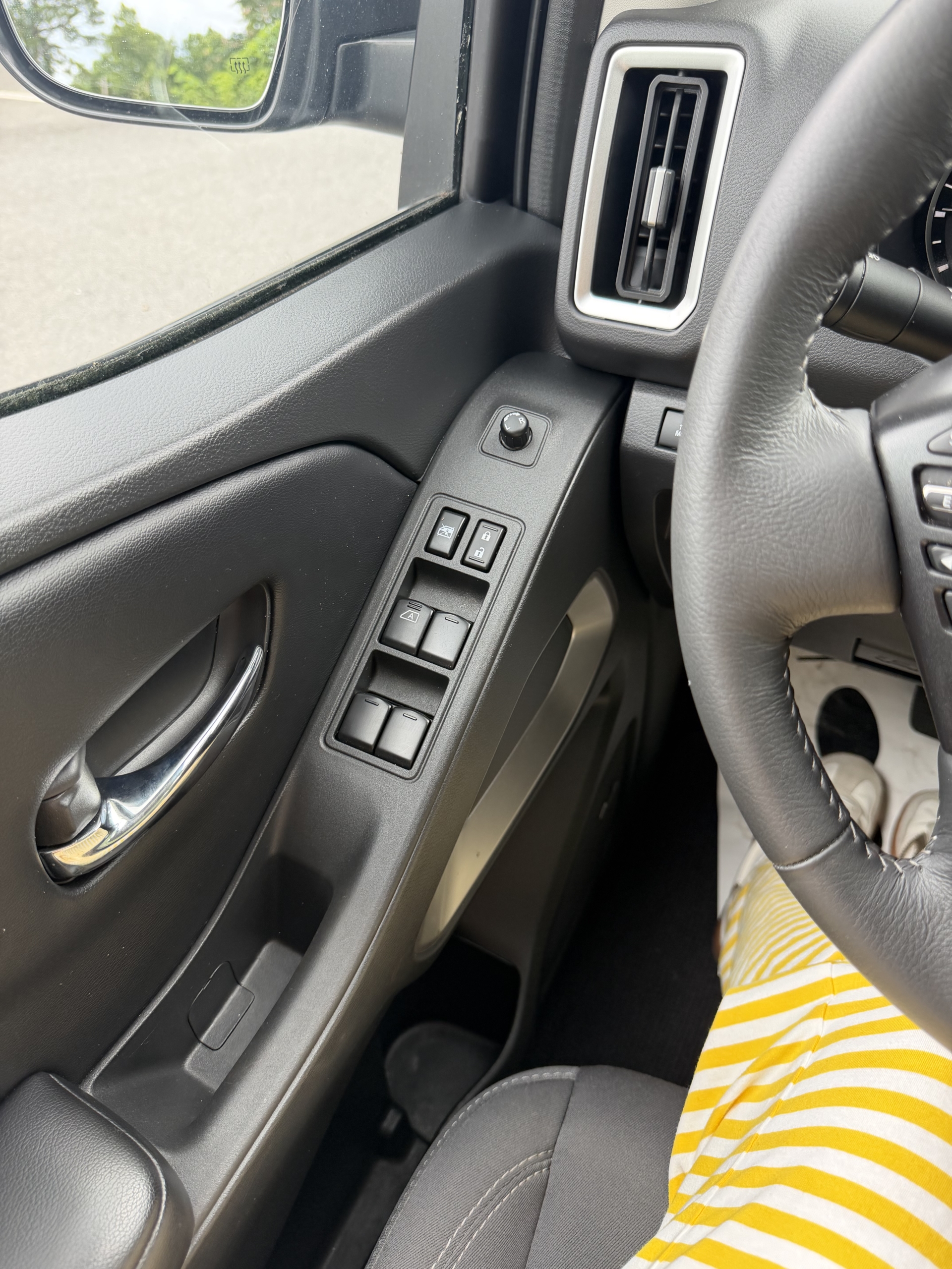 2025 Nissan Frontier photo